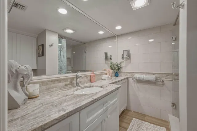  Unit 5-106 photo 29