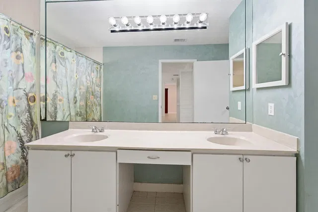 Residence photo 9