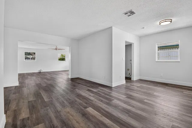 Residence photo 3