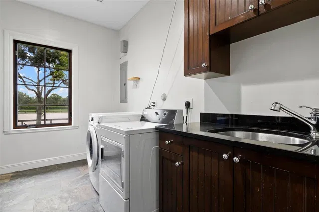 Residence photo 12