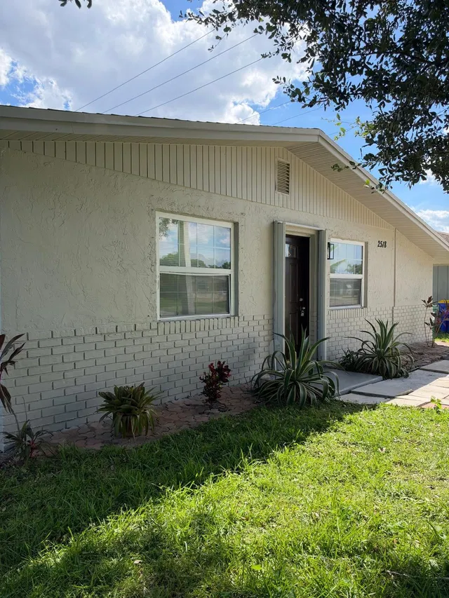 Residence photo 3