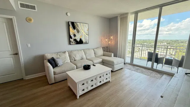  Unit 1114 photo 5