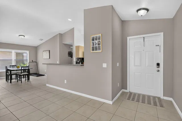 Residence photo 5