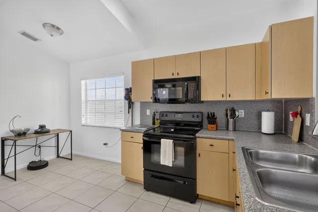 Residence photo 12
