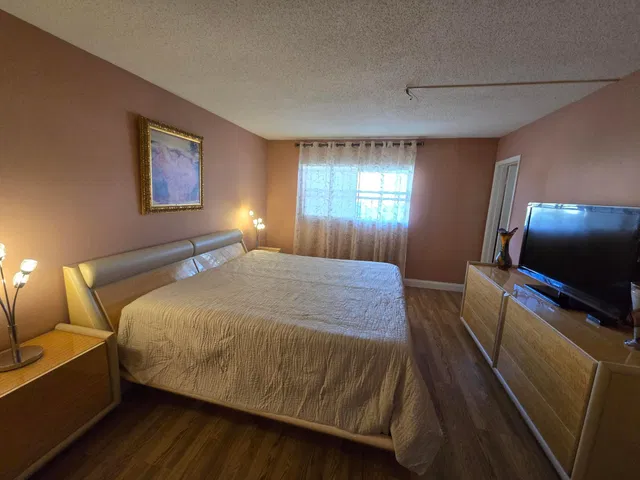 Residence photo 3