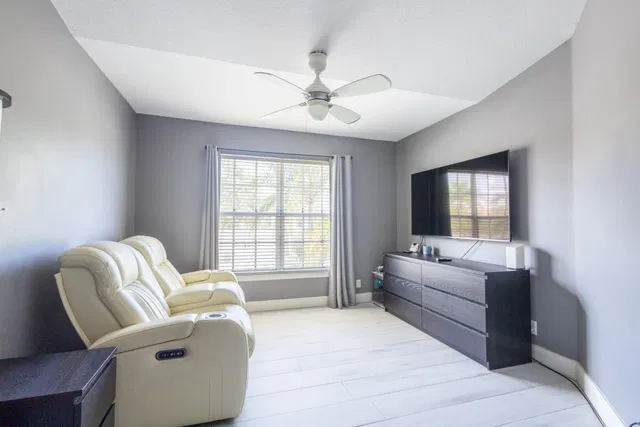 Residence photo 17