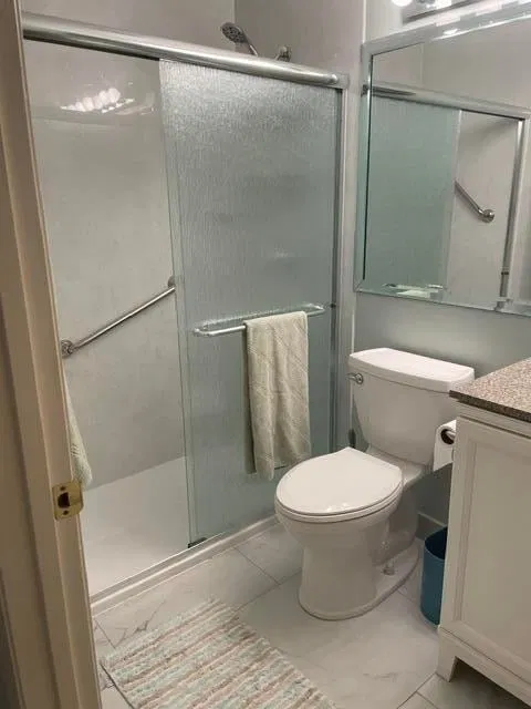 Unit B photo 18