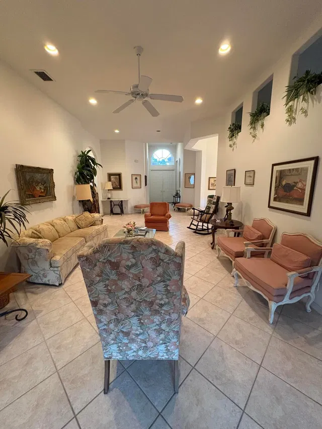 Residence photo 3