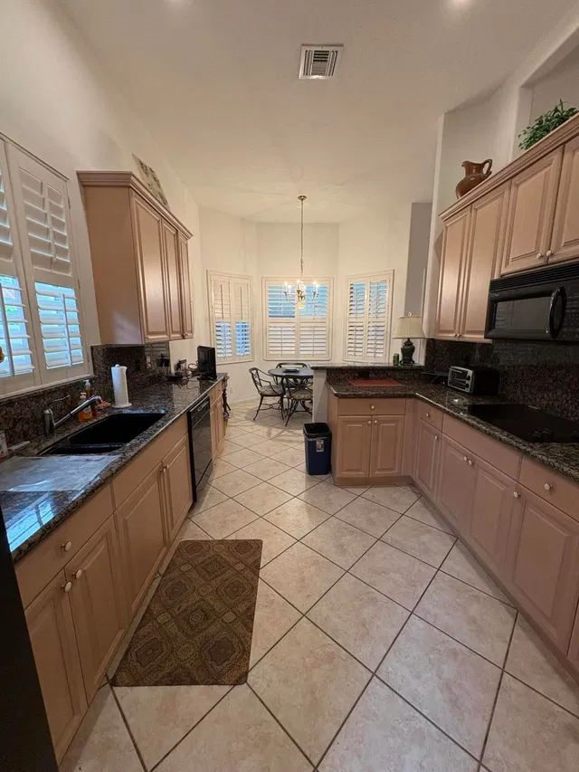 Residence photo 12