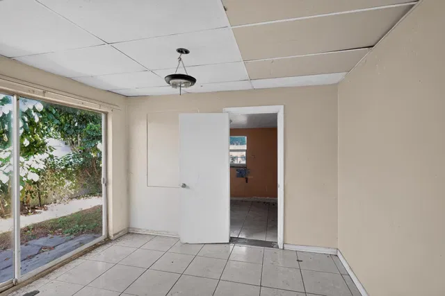  Residence photo 30