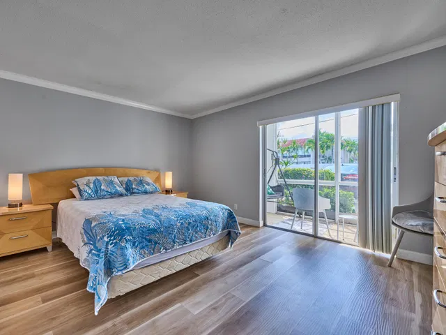 Unit 104 photo 16