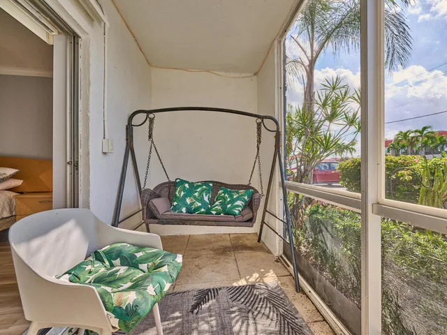 Unit 104 photo 17