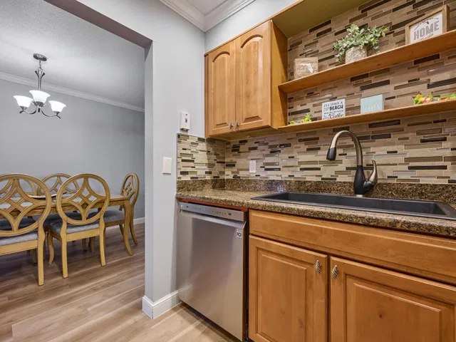 Unit 104 photo 29