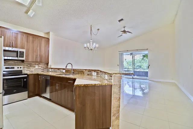 Residence photo 3