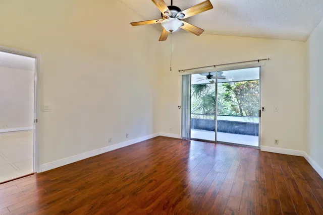Residence photo 6