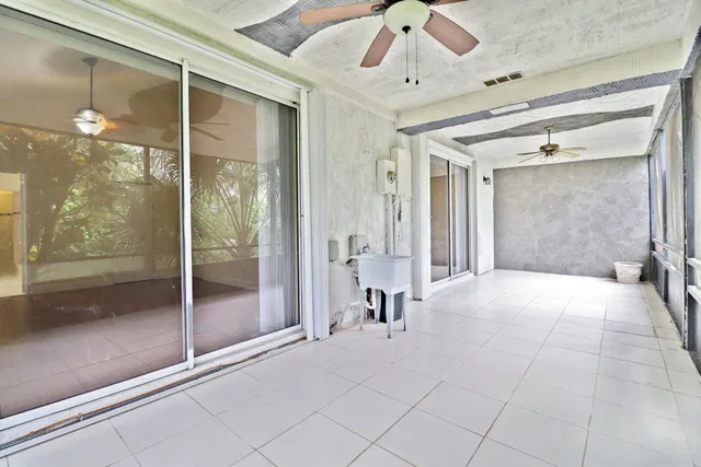 Residence photo 16