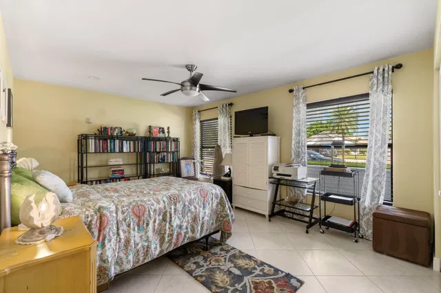 Residence photo 17