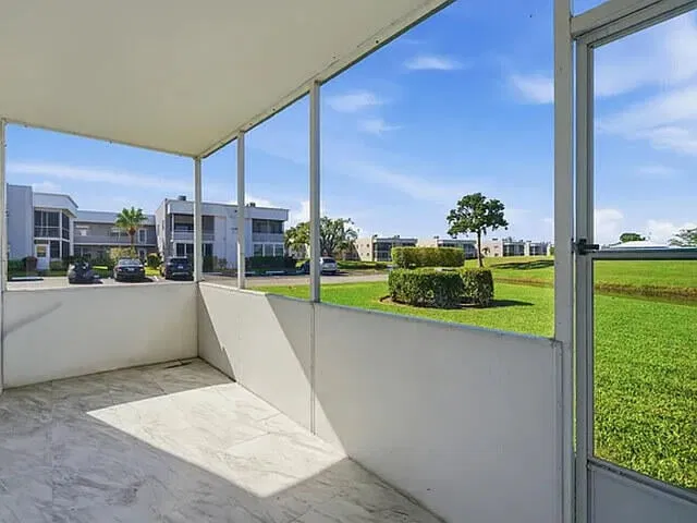 Residence photo 16