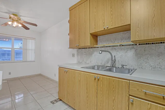 Residence photo 12