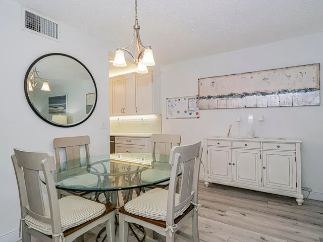 Unit 39 J photo 16