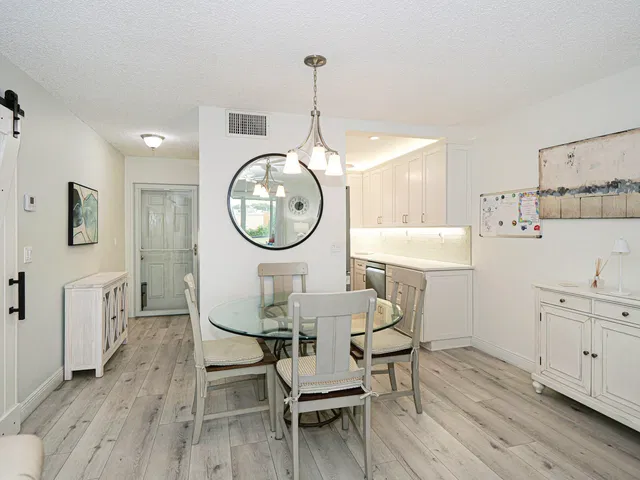 Unit 39 J photo 17