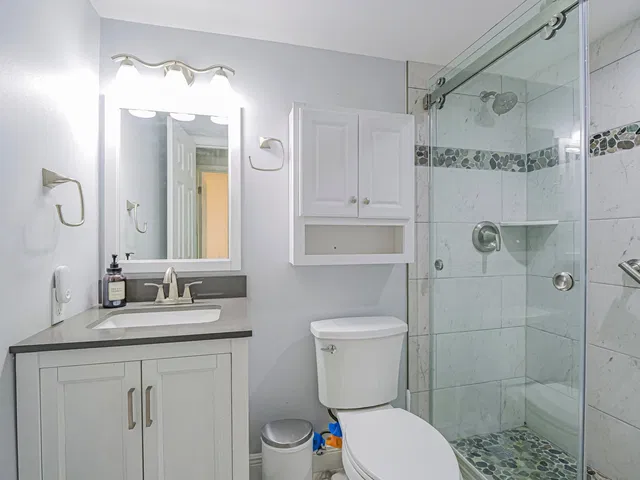 Unit 39 J photo 26