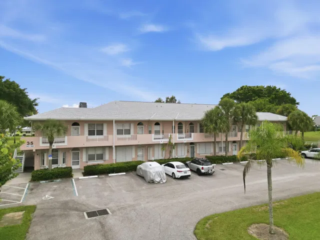 Unit 35-348 photo 4