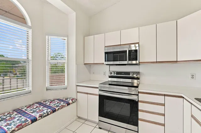 Unit 35-348 photo 14