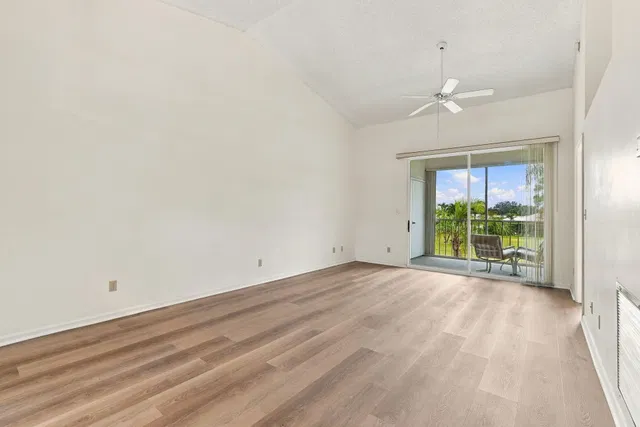 Unit 35-348 photo 22