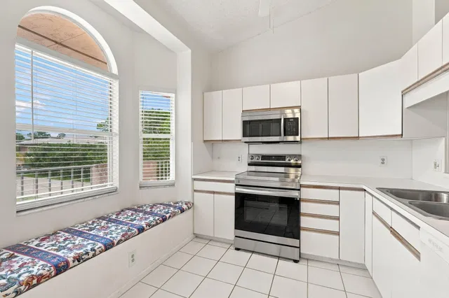 Unit 35-348 photo 28