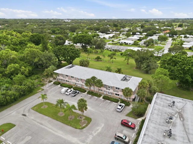 Unit 35-348 photo 53