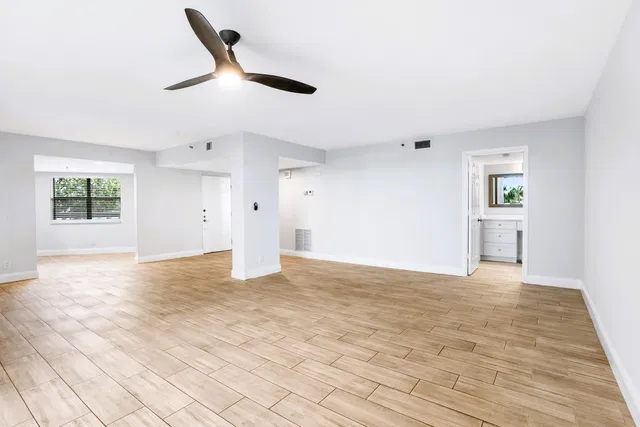 Unit 208 photo 7