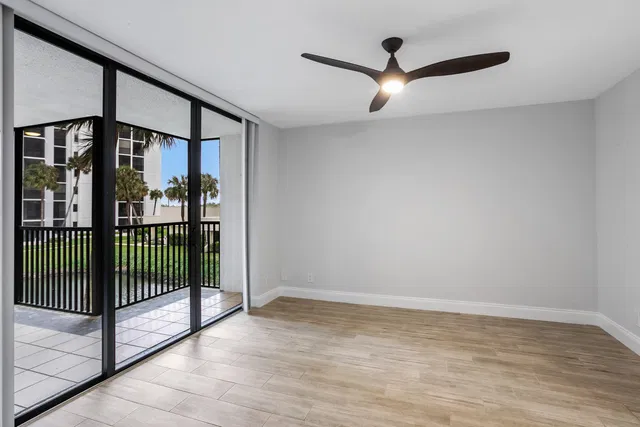Unit 208 photo 17