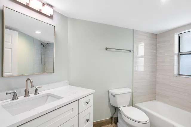 Unit 208 photo 18