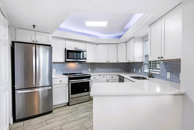 Unit 208 photo 19
