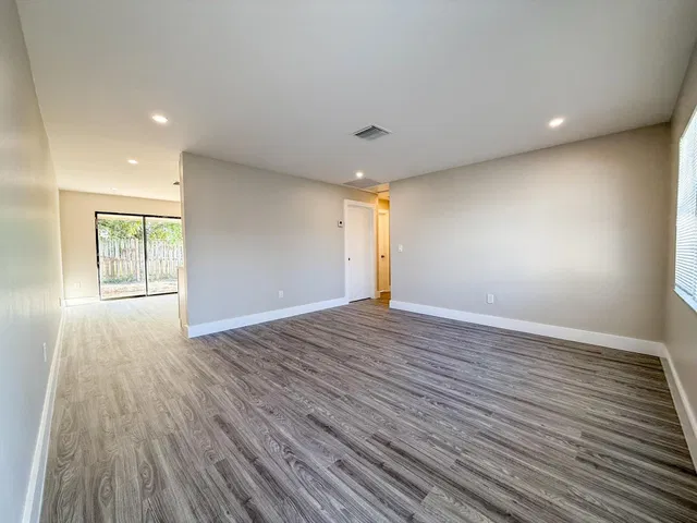 Residence photo 3