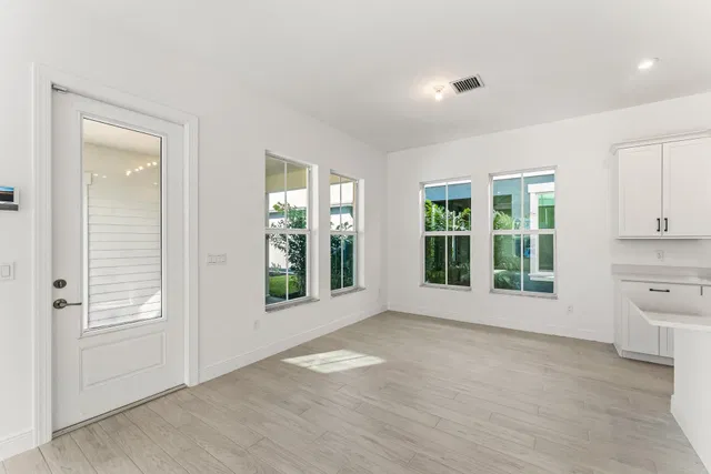 Residence photo 2