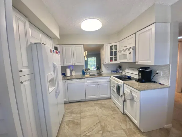 Residence photo 3
