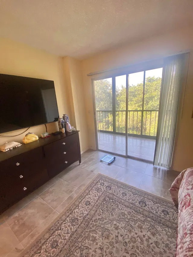 Residence photo 12