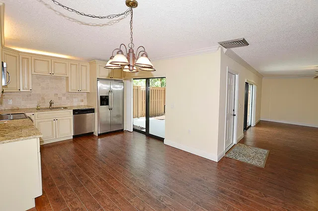 Residence photo 7