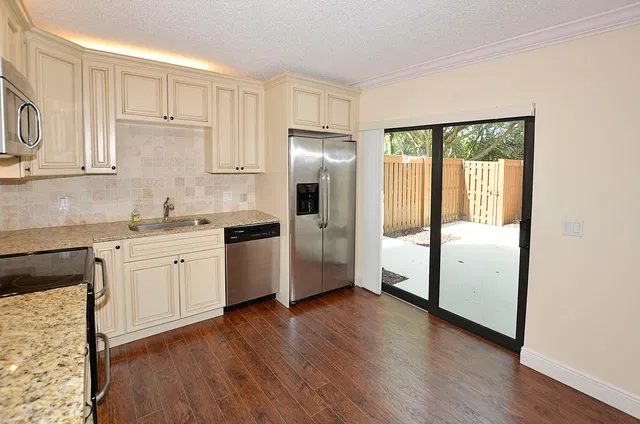 Residence photo 11