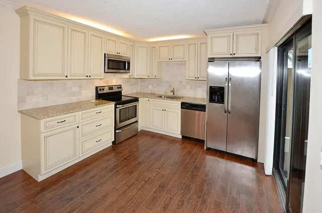 Residence photo 12