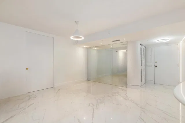 Unit 606N photo 8