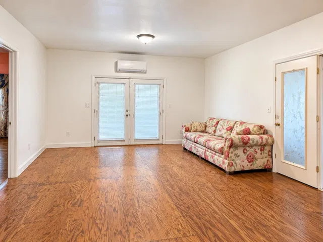 Residence photo 6