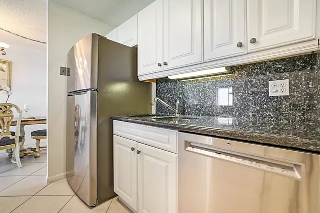 Unit 1004E photo 6
