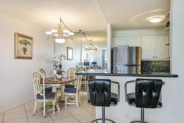 Unit 1004E photo 12