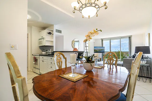 Unit 1004E photo 14