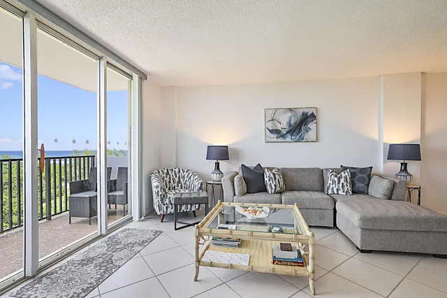 Unit 1004E photo 15