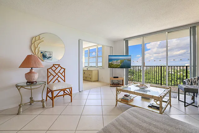 Unit 1004E photo 19