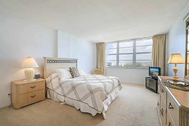 Unit 1004E photo 21